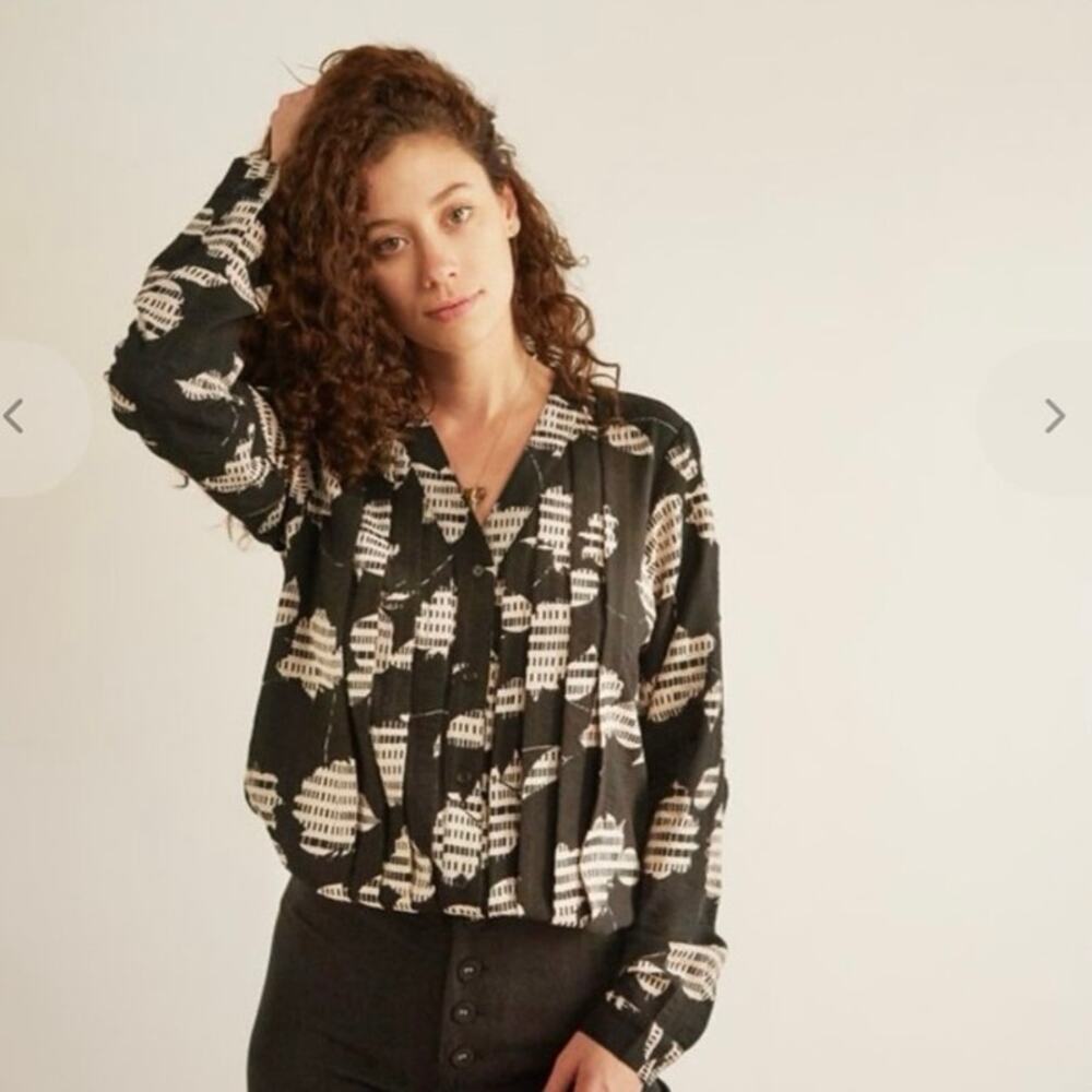 The Odells Everyday Pleat Blouse Lagos Print Black Long Sleeve Top Small
